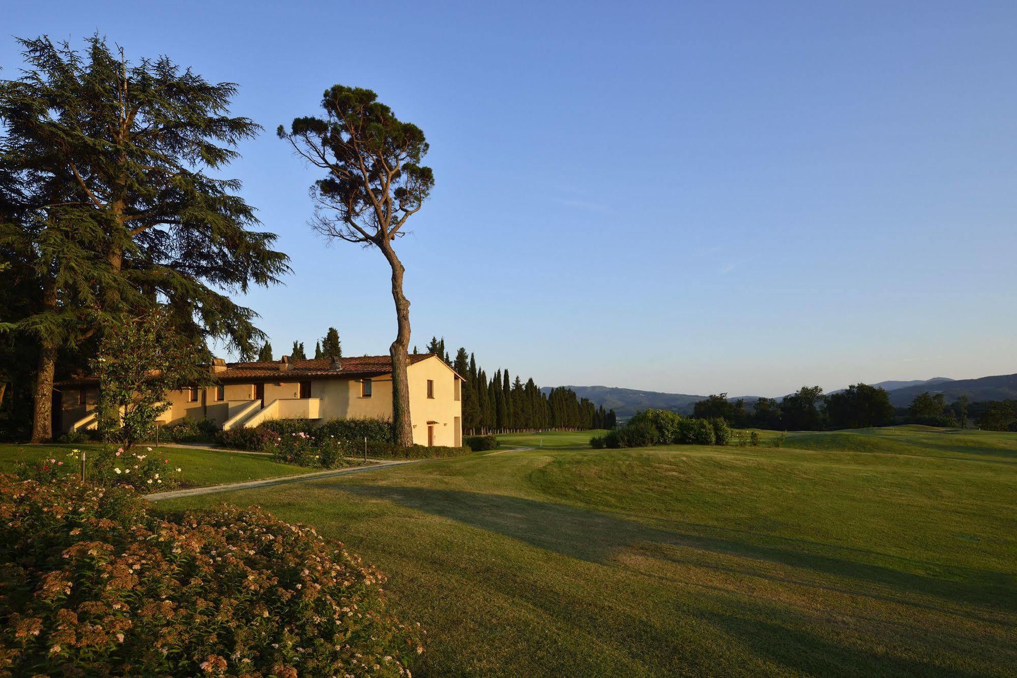 Unahotels Poggio Dei Medici Toscana Скарперия Екстериор снимка