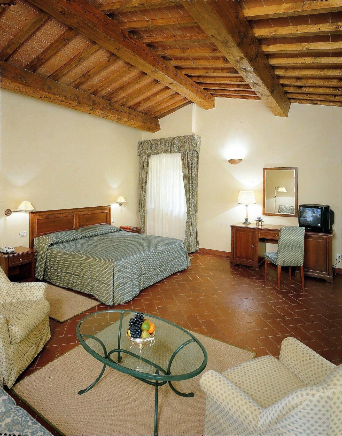 Unahotels Poggio Dei Medici Toscana Скарперия Екстериор снимка