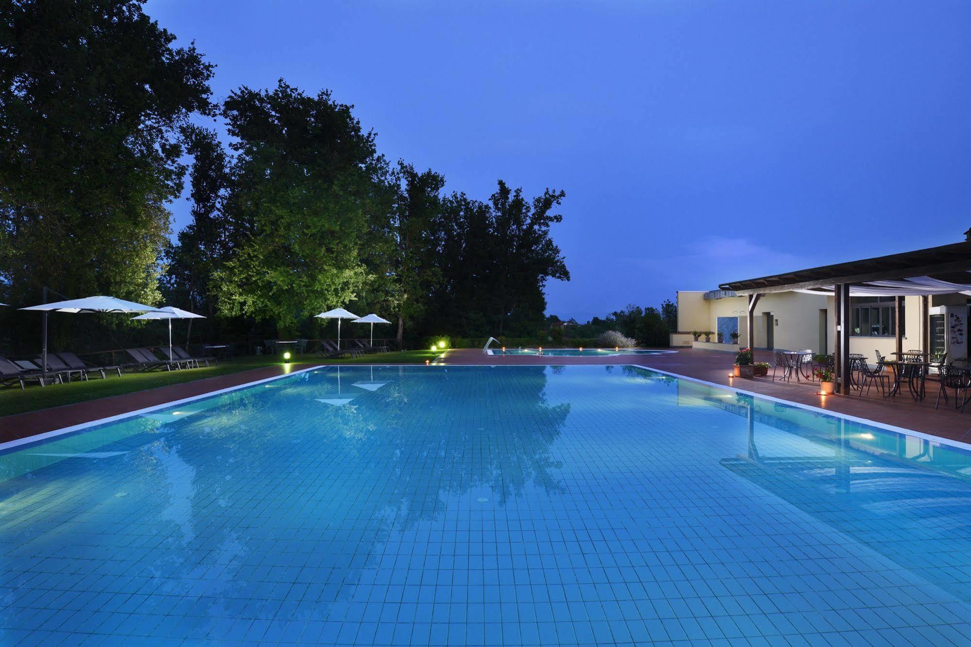 Unahotels Poggio Dei Medici Toscana Скарперия Екстериор снимка